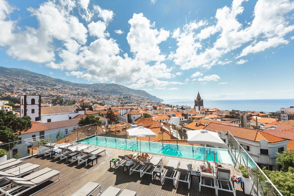 castanheiro-boutique-hotel-rooftop-pool-view-funchal-portugal