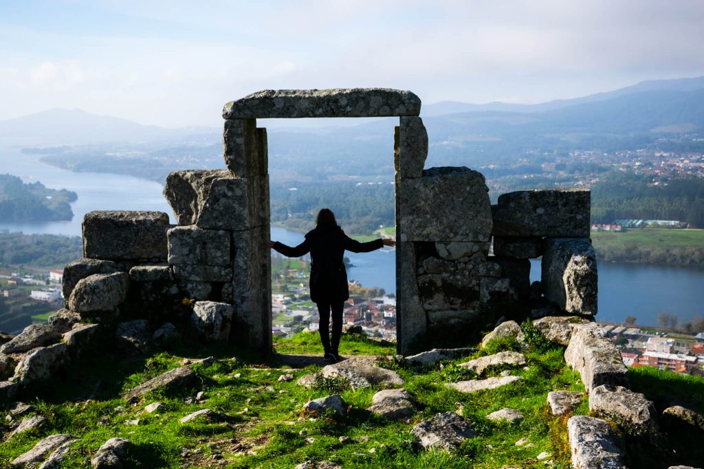 door-sculpture-vila-nova-de-cerveira-scenic-spot