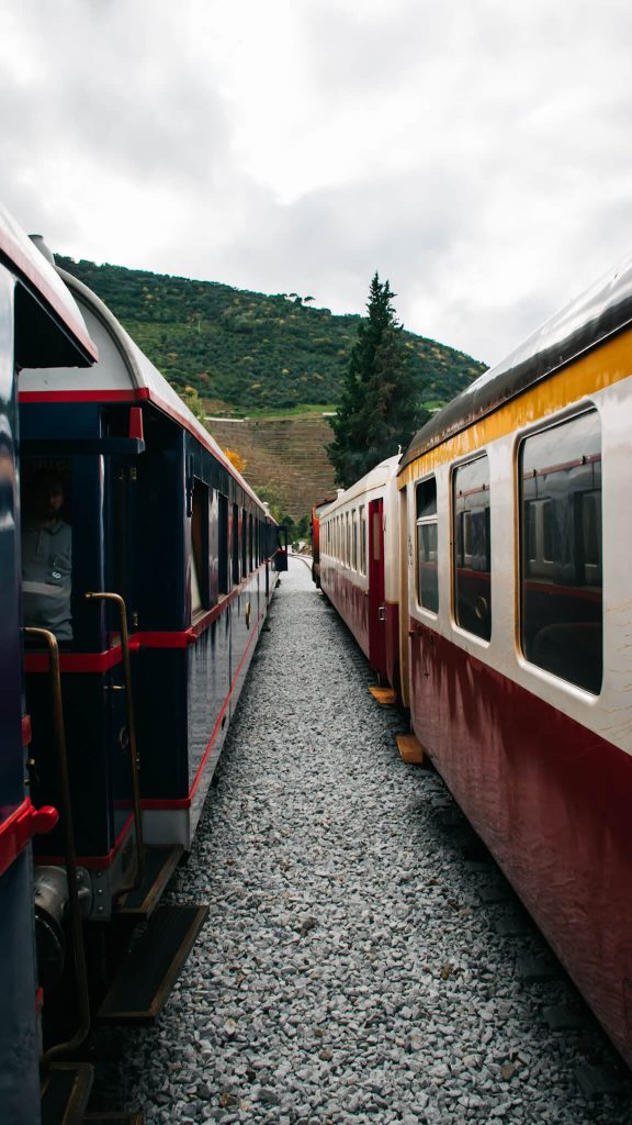 douro-historic-train-engine-meeting-point