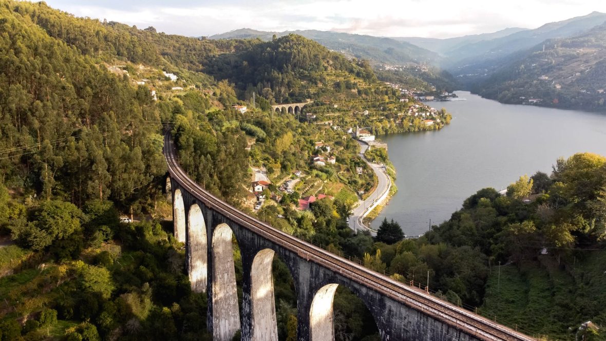 douro-valley-railway-bridge-river-view