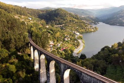 douro-valley-railway-bridge-river-view