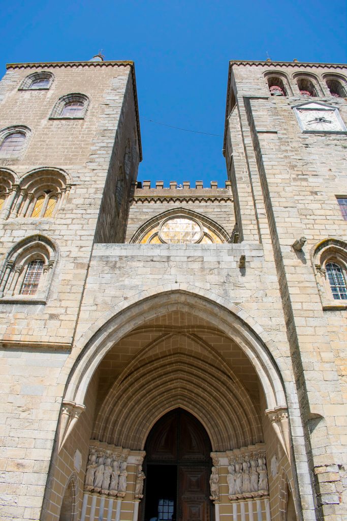 evora-cathedral-entrance-detail