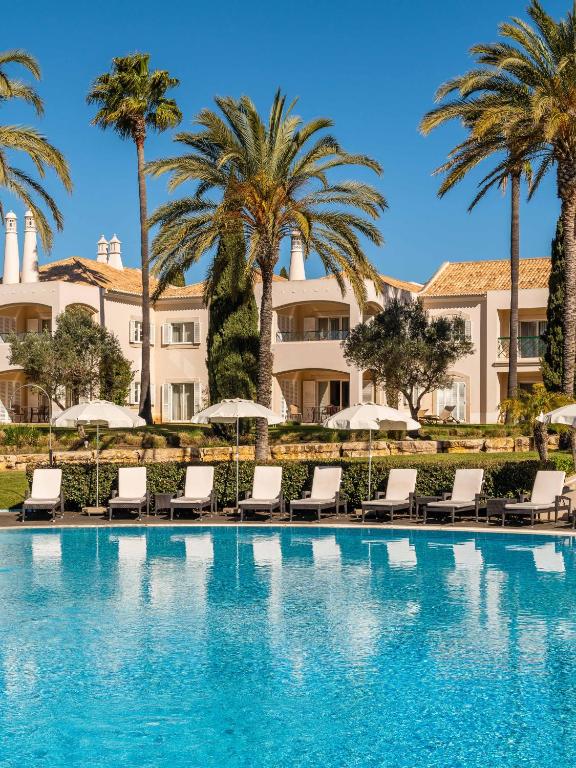 luxury-poolfront-palms-vale-d-oliveiras-quinta-resort-spa-carvoeiro-algarve