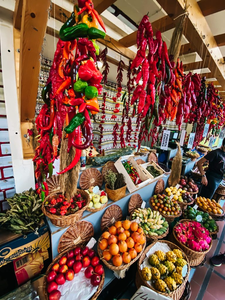 mercado-dos-lavradores-colorful-peppers-tropical-fruits-madeira