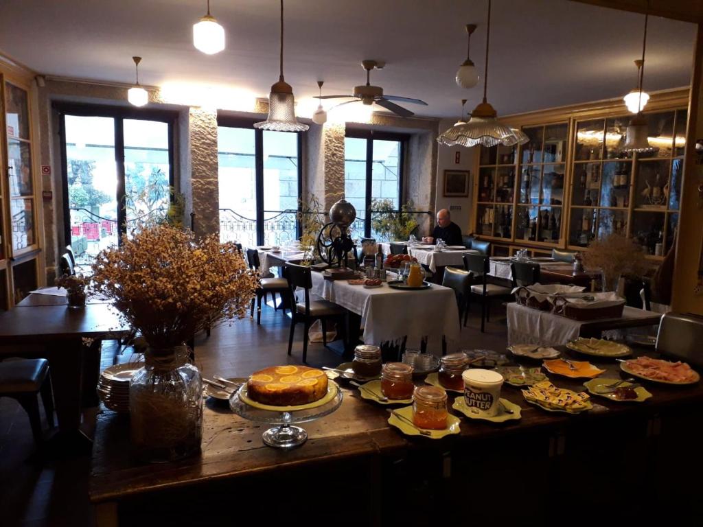 mercearia-da-vila-rustic-breakfast-room