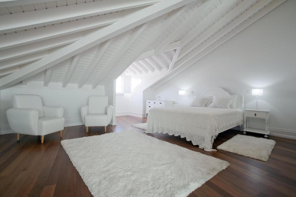 mercearia-da-vila-white-attic-bedroom
