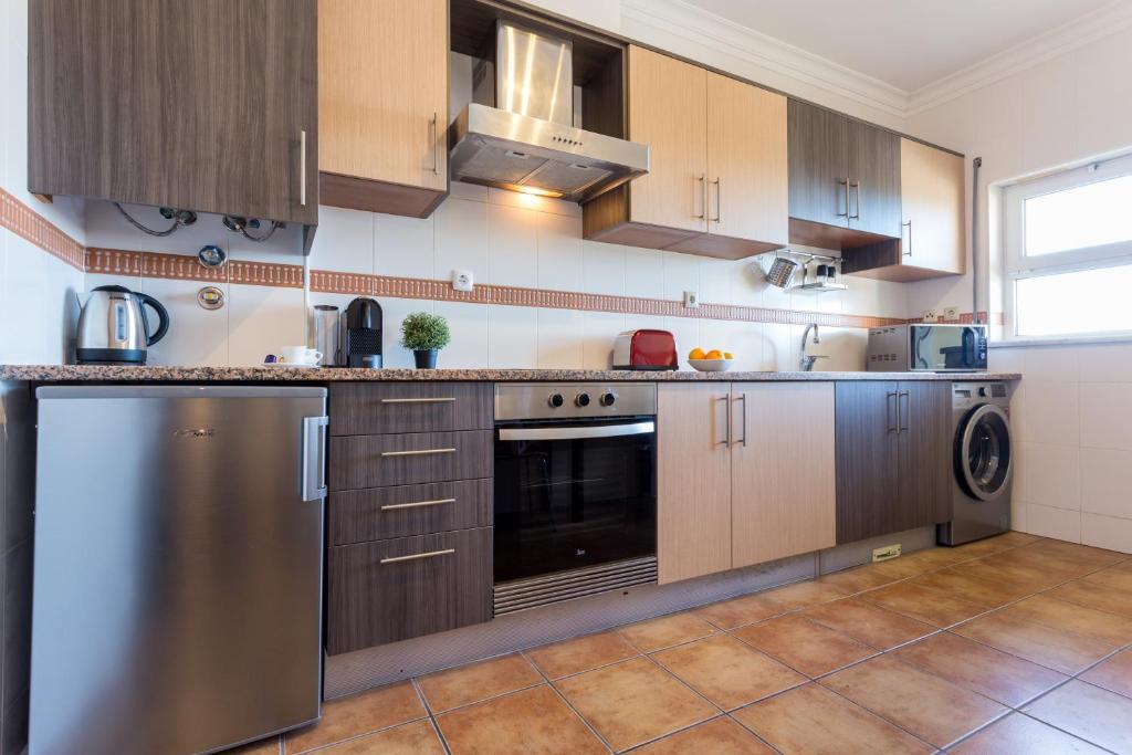 modern-fully-equipped-kitchen-casa-lagos-lagos-algarve