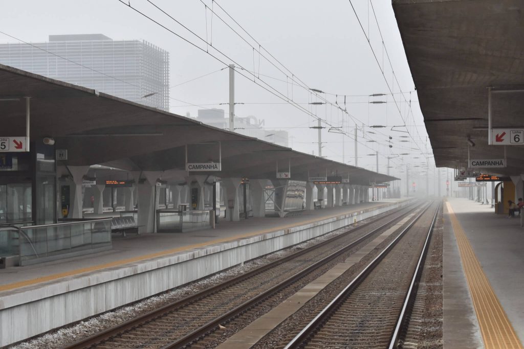 porto-campanha-train-station-platform-foggy-morning