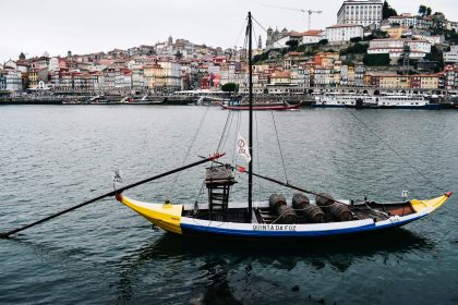 porto-rabelo-boat-douro-riverfront