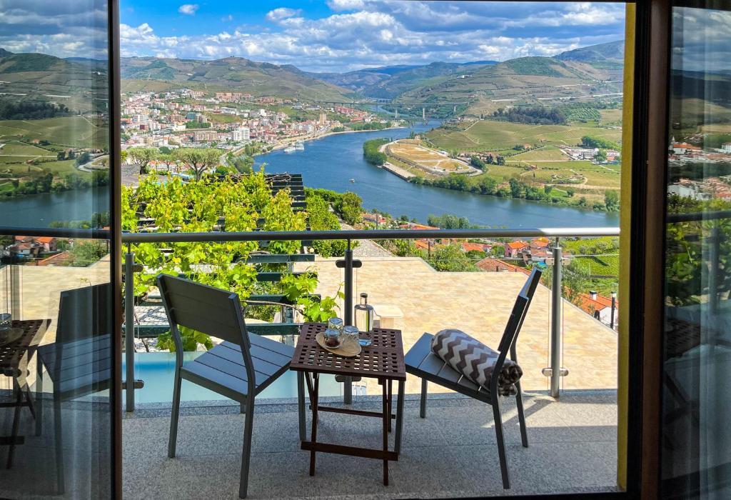 quintapecega-balcony-river-view-douro-portugal