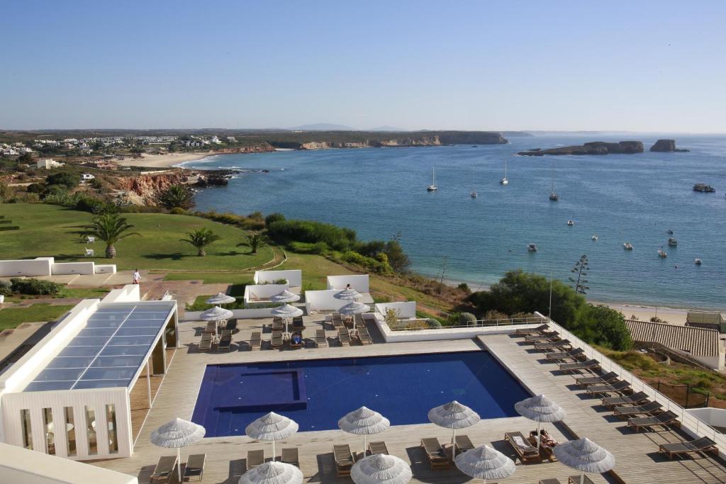 sea-view-pool-memmo-baleeira-hotel-sagres-algarve
