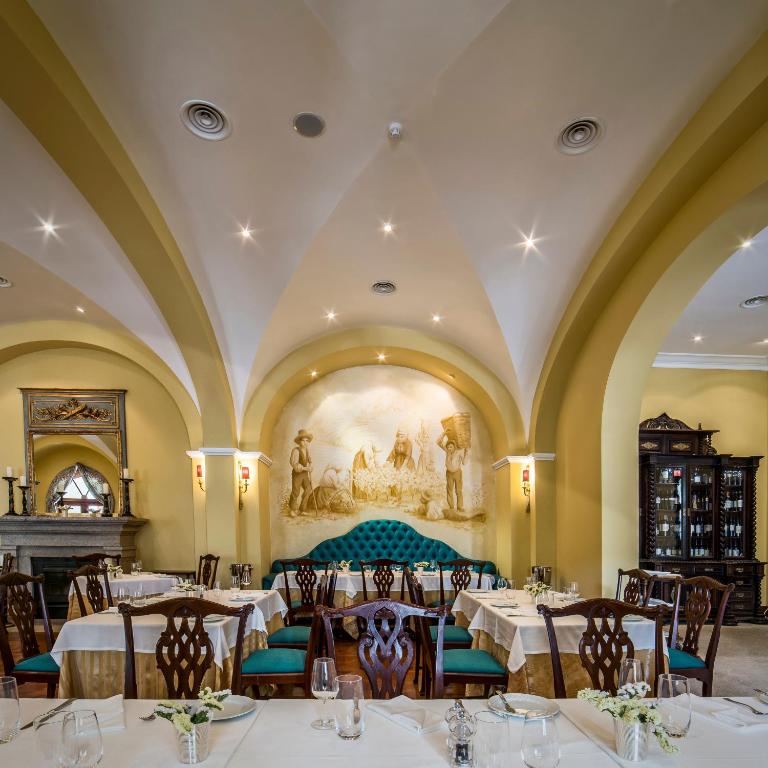 the-vintage-house-douro-restaurant-interior-douro-portugal