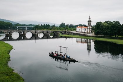 traditional-boat-crossing-river-lima-ponte-de-lima-portugal