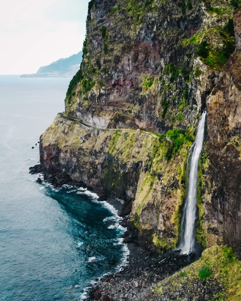 veu-da-noiva-waterfall-cliff-view-madeira