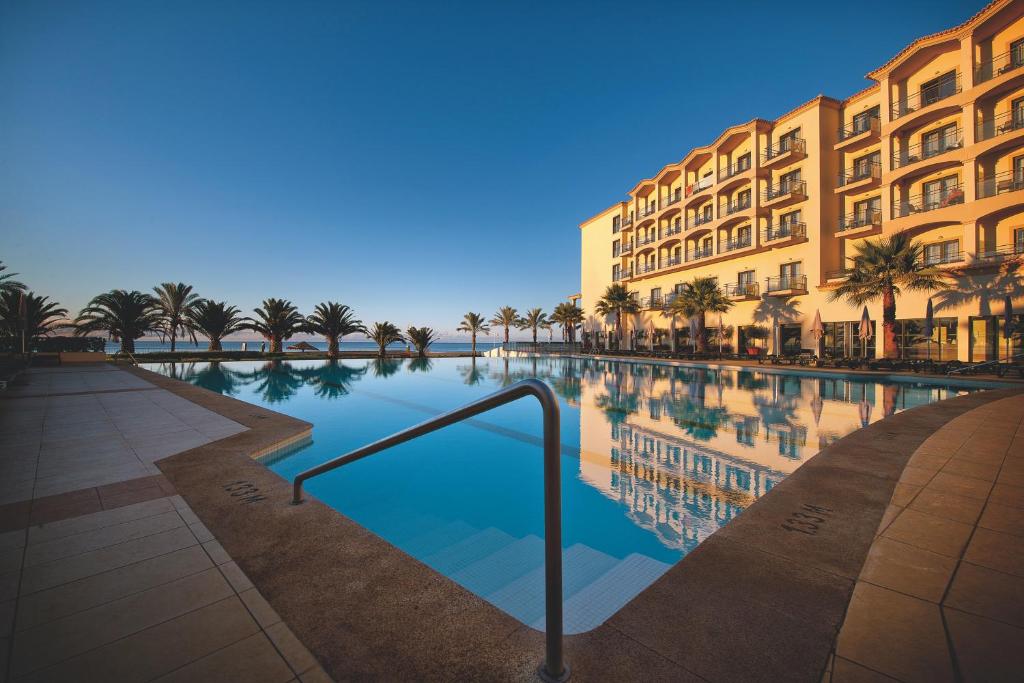 vila-gale-santa-cruz-madeira-hotel-overview-with-sea-view