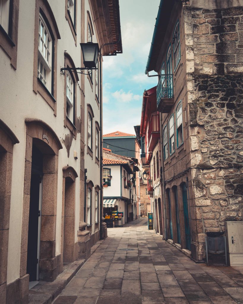 charming-alley-and-old-houses-chaves-portugal