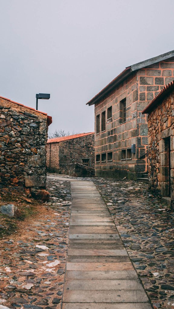 cobbled-street-and-schist-houses-castelo-rodrigo-portugal