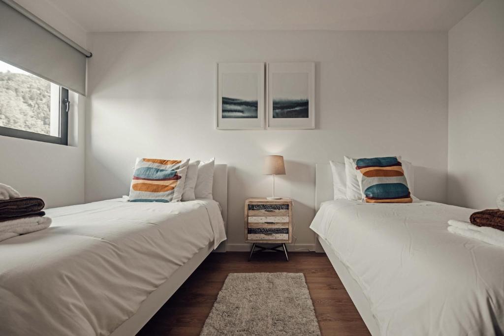 sao-miguel-azores-furnas-villa-modern-twin-bedroom-accommodation