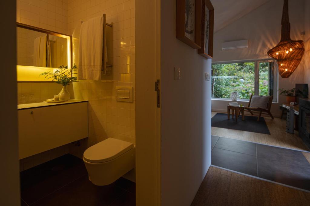 sao-miguel-azores-sete-cidades-lake-lodge-modern-bathroom-accommodation