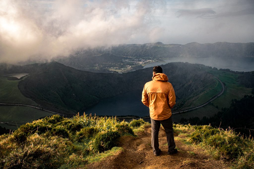 sete-cidades-crater-lake-hiker-view-travel-lifestyle-sao-miguel-azores-portugal