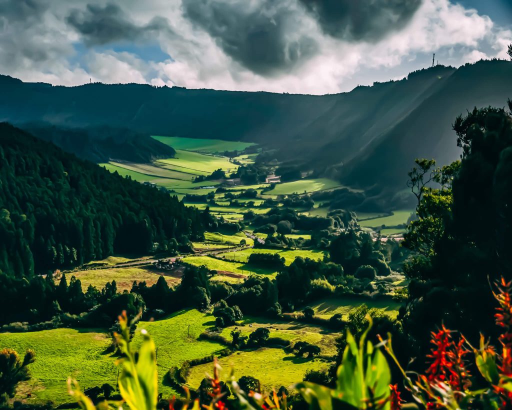 sete-cidades-valley-sunlight-rays-viewpoint-nature-travel-azores-portugal