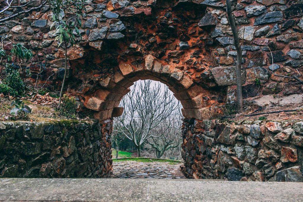 stone-archway-castle-ruins-castelo-rodrigo-portugal
