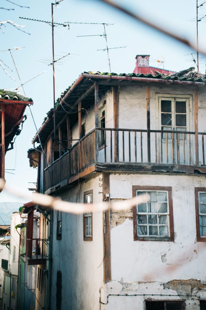 traditional-houses-narrow-streets-chaves-old-town-portugal